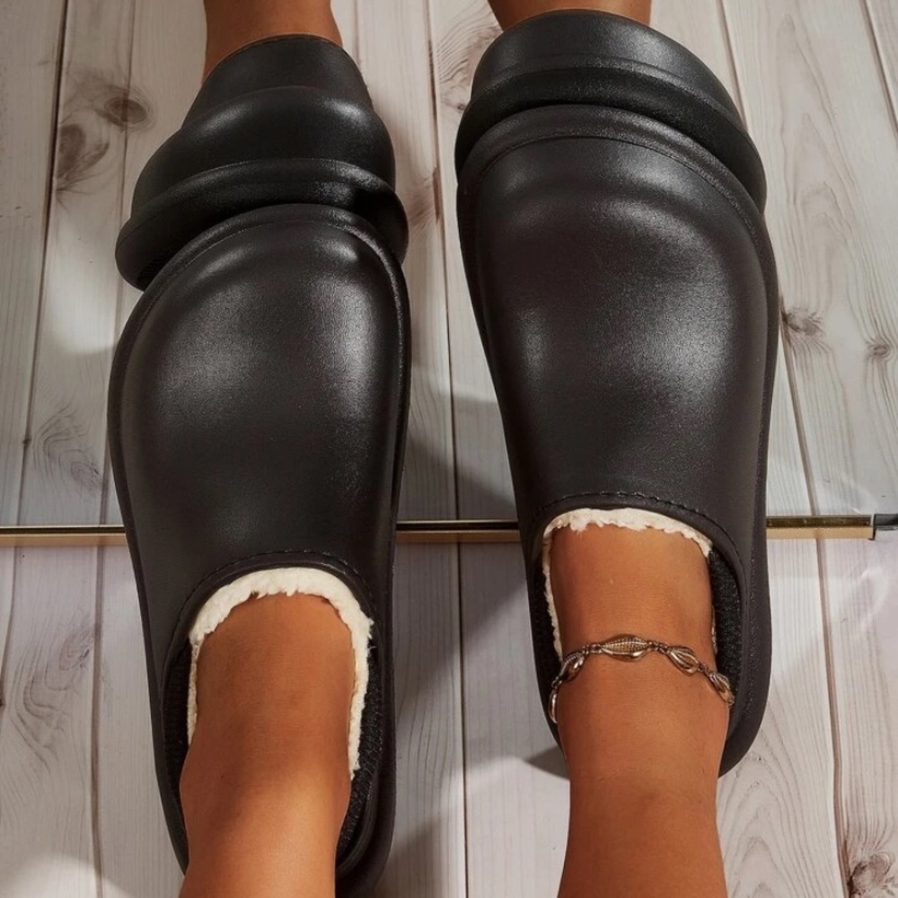 Black SHEIN CLOGS BRAND NEW